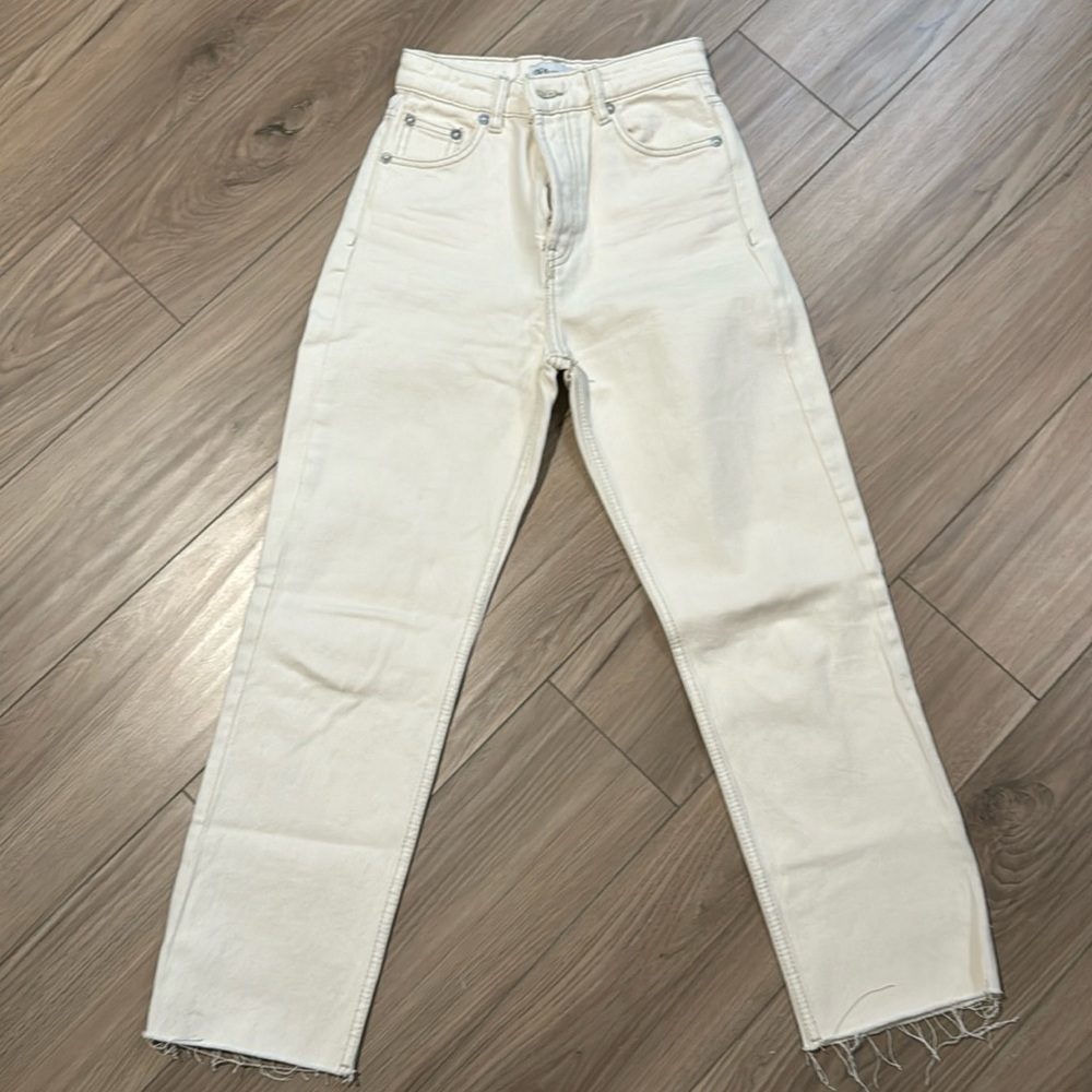 White Zara jeans